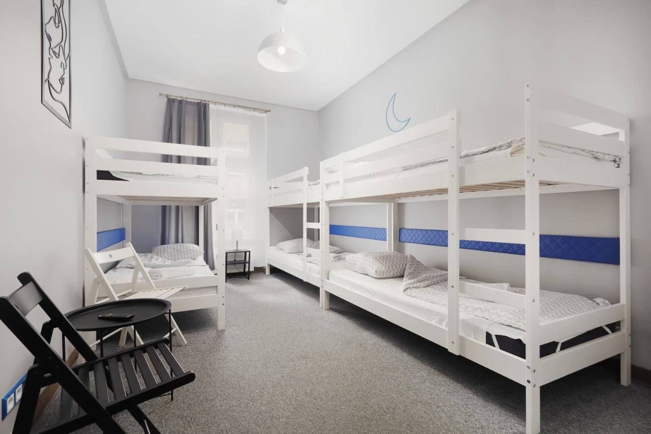 Hostel Moon *